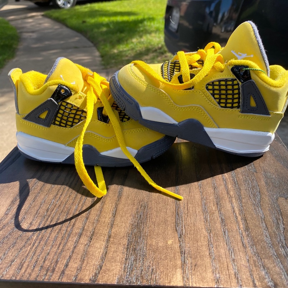 Nike Air Jordan 4 Retro (TD) "Lightning" Size 8C Yellow Grey BQ7670-700 With Box